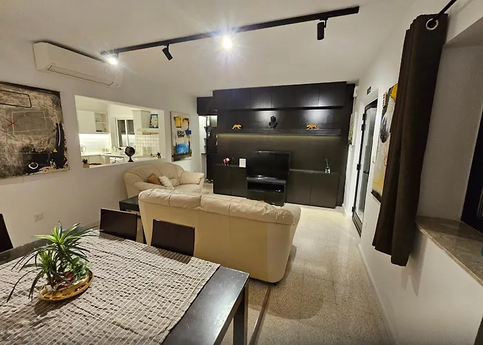 3 Bedroom Apt In Prime Location 5M Away From Beach