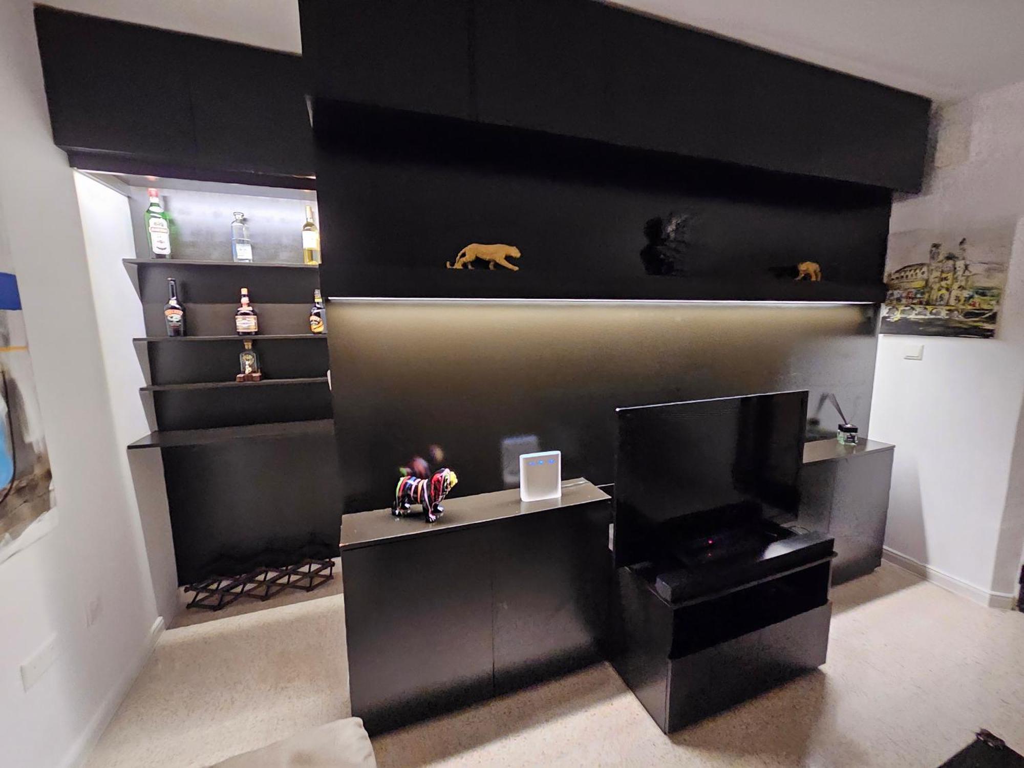 3 Bedroom In Prime Location 5m Away From *