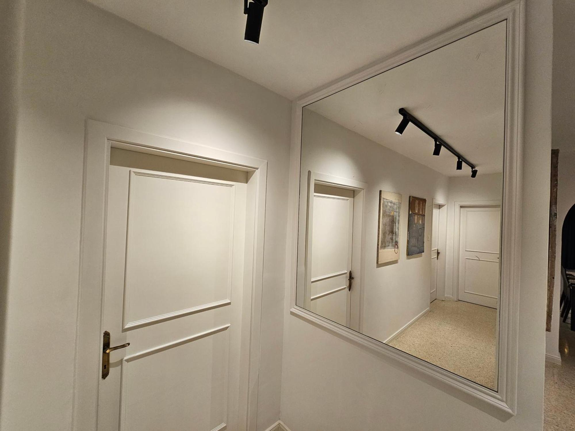 3 Bedroom In Prime Location 5m Away From *
