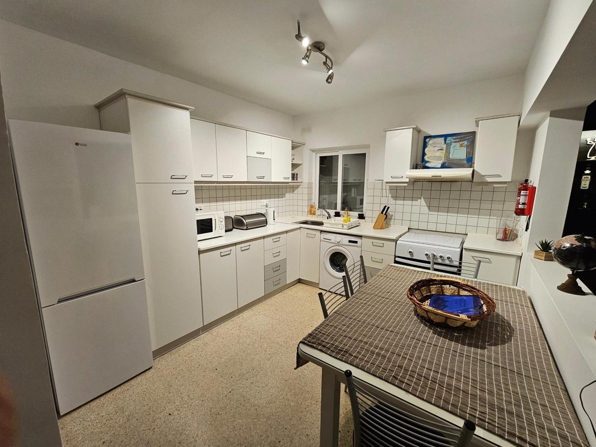 3 Bedroom In Prime Location 5m Away From Appartement *